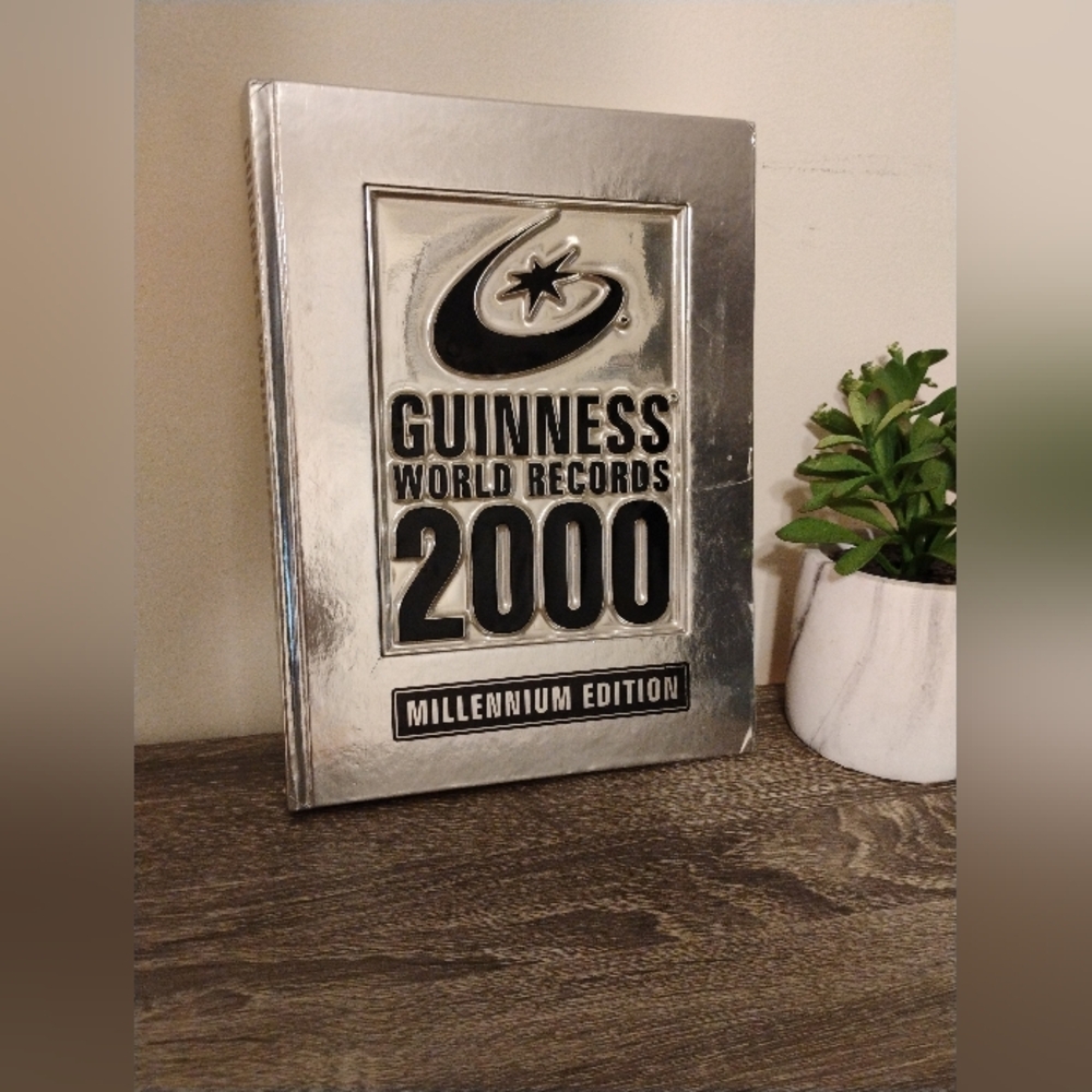 Guinness World Records 2000 Millennium Edition Hardcover Non Fiction Y2K Book